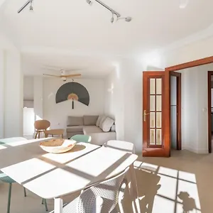  Apartamento Amplio Apartamento Trinidad By Renthas