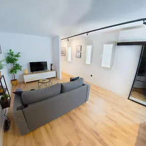  Apartamento Modern Haven For Urban Explorers By Rems